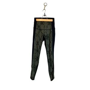Lululemon Leggings Size 4 Green Snake Print Beyond Boundaries 7/8 Mesh Side